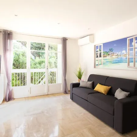Beautiful Studio With Ac Close To The *