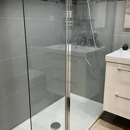 Beautiful Studio With Ac Close To The Apartment Nice